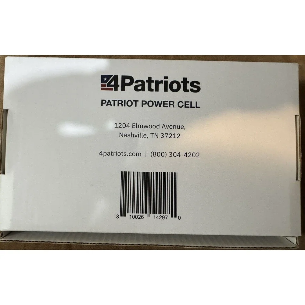 4Patriots USB Power Bank 8000mAh Water Resistant 2 LED Flashlight 1.5 watt Solar